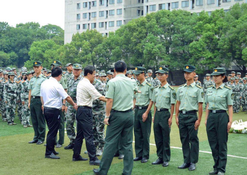 军训慰问.jpg 军训慰问.jpg